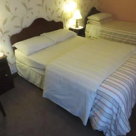 Dawn House B&B Bed & Breakfast 4*